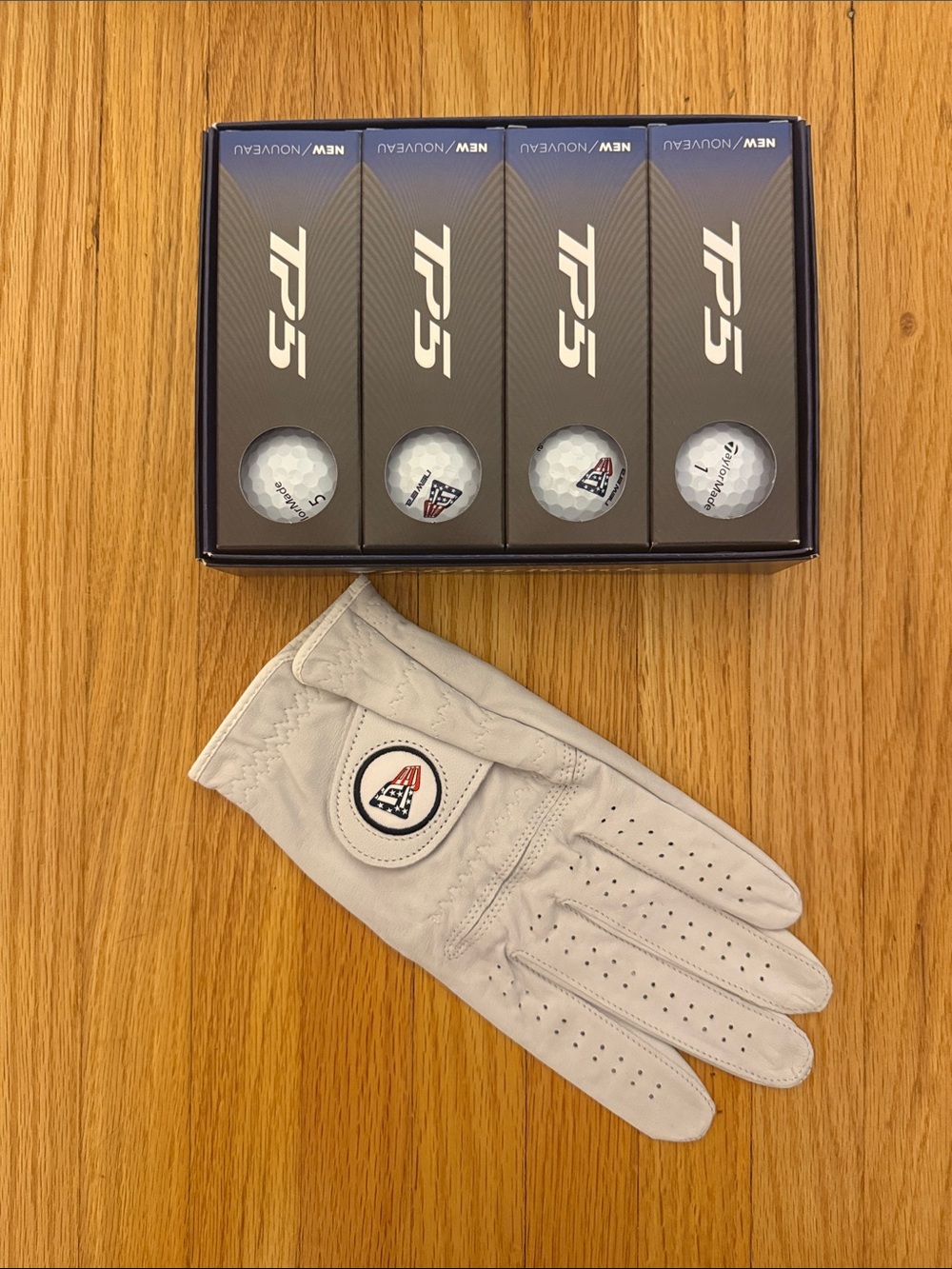 TaylorMade TP5 Golf Balls - New Era Logo with New Era Men’s Golf Glove - Picture 2 of 4